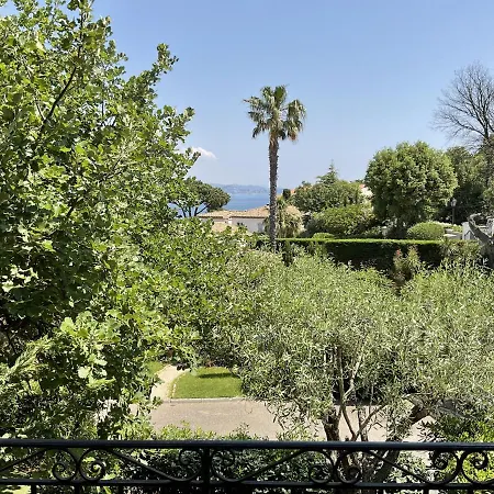 Les Jasmins 쎙뜨호뻬