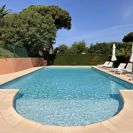 Les Jasmins 쎙뜨호뻬